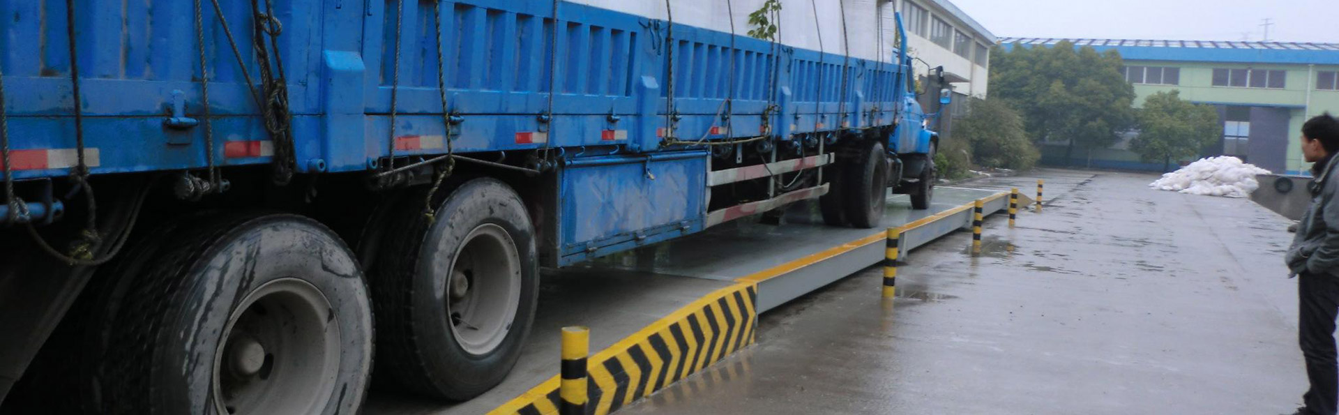 顎式破碎機(jī)現(xiàn)場(chǎng)圖